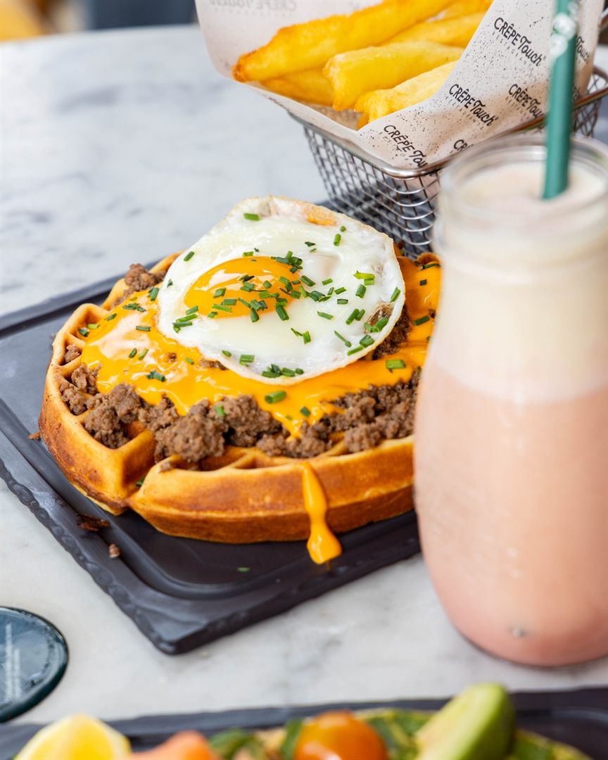 Gaufre salée Star Waffle garnie de viande et fromage fondu