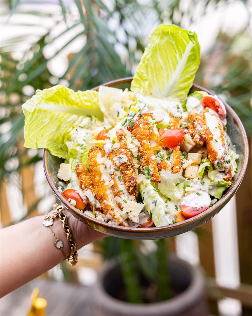 Salade Caesar avec poulet croustillant